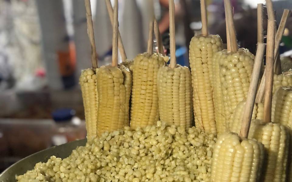 Corn in the cob (elote) and corn kernells (esquites) are a popular street food in Mexico.